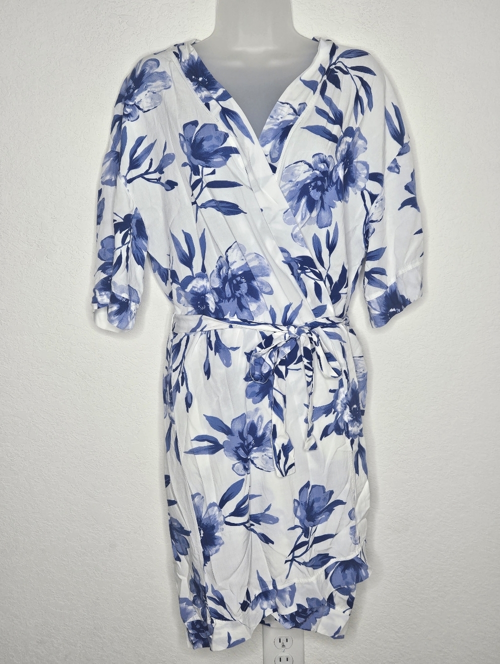 Yumi Kim Lightweight Dainty Super Soft Blue White Floral Wrap Half Sleeve Robe
